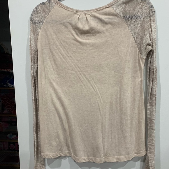 Lone sleeve top. - Picture 4 of 5